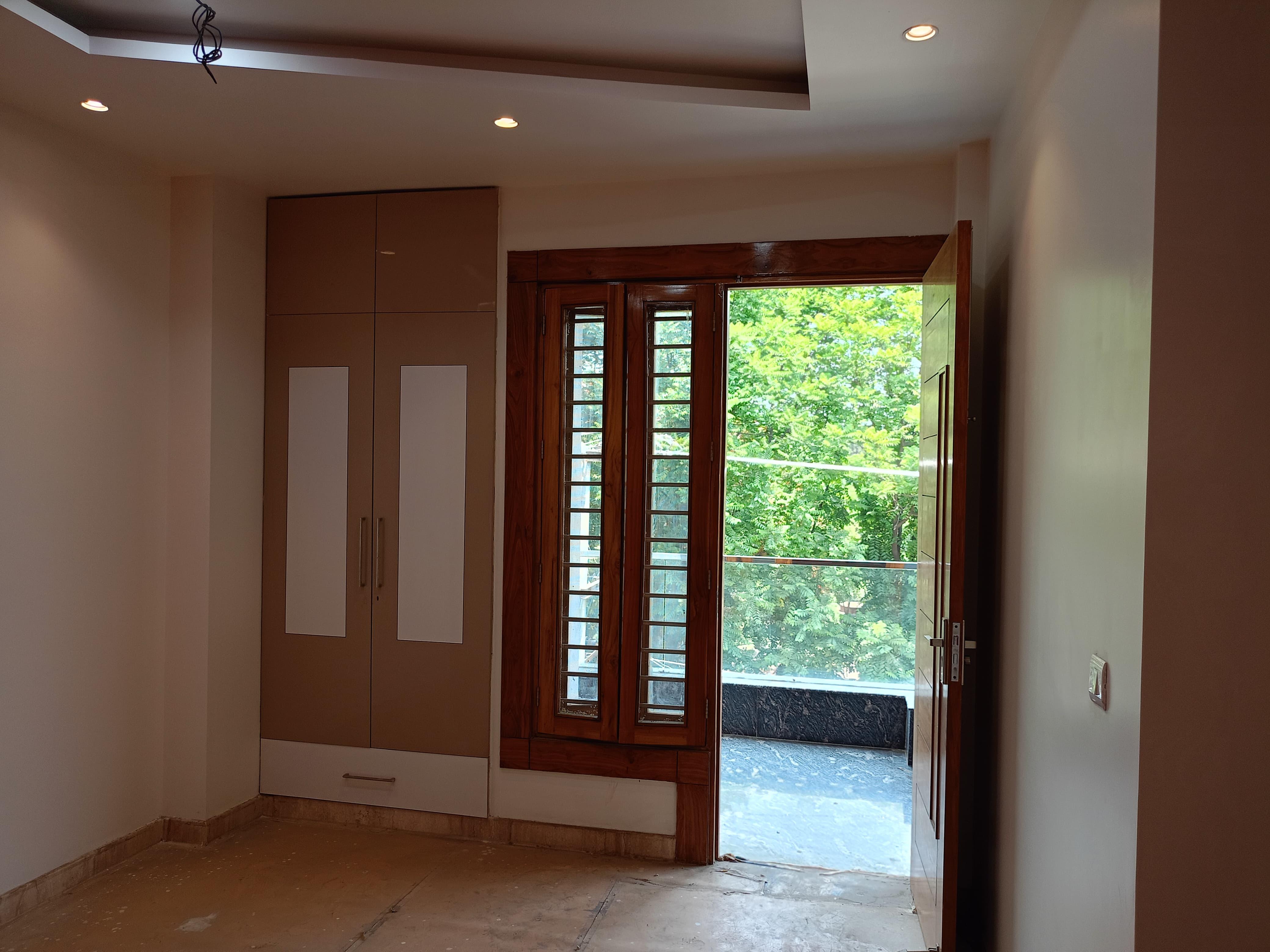 5 BHK Builder Floor in Niti Khand, Ghaziabad for Sale