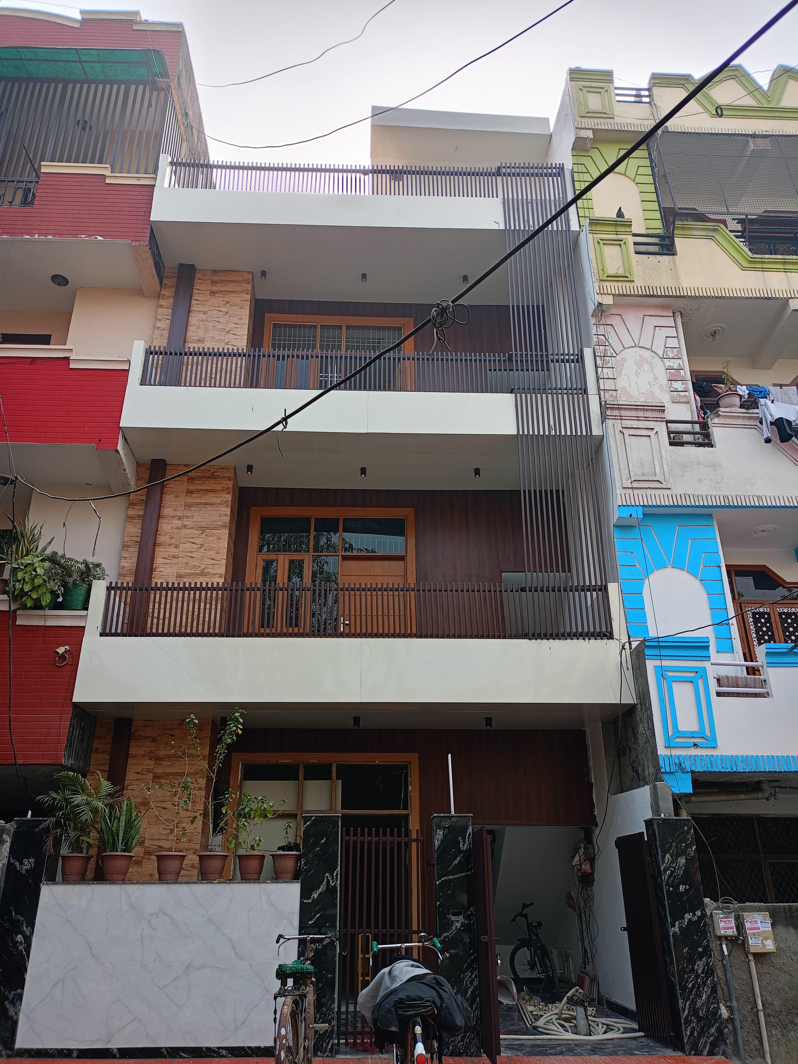 112 MTR NEWLY BUILT 3 BHK INDEPENDENT FLOOR IN INDIRAPURAM