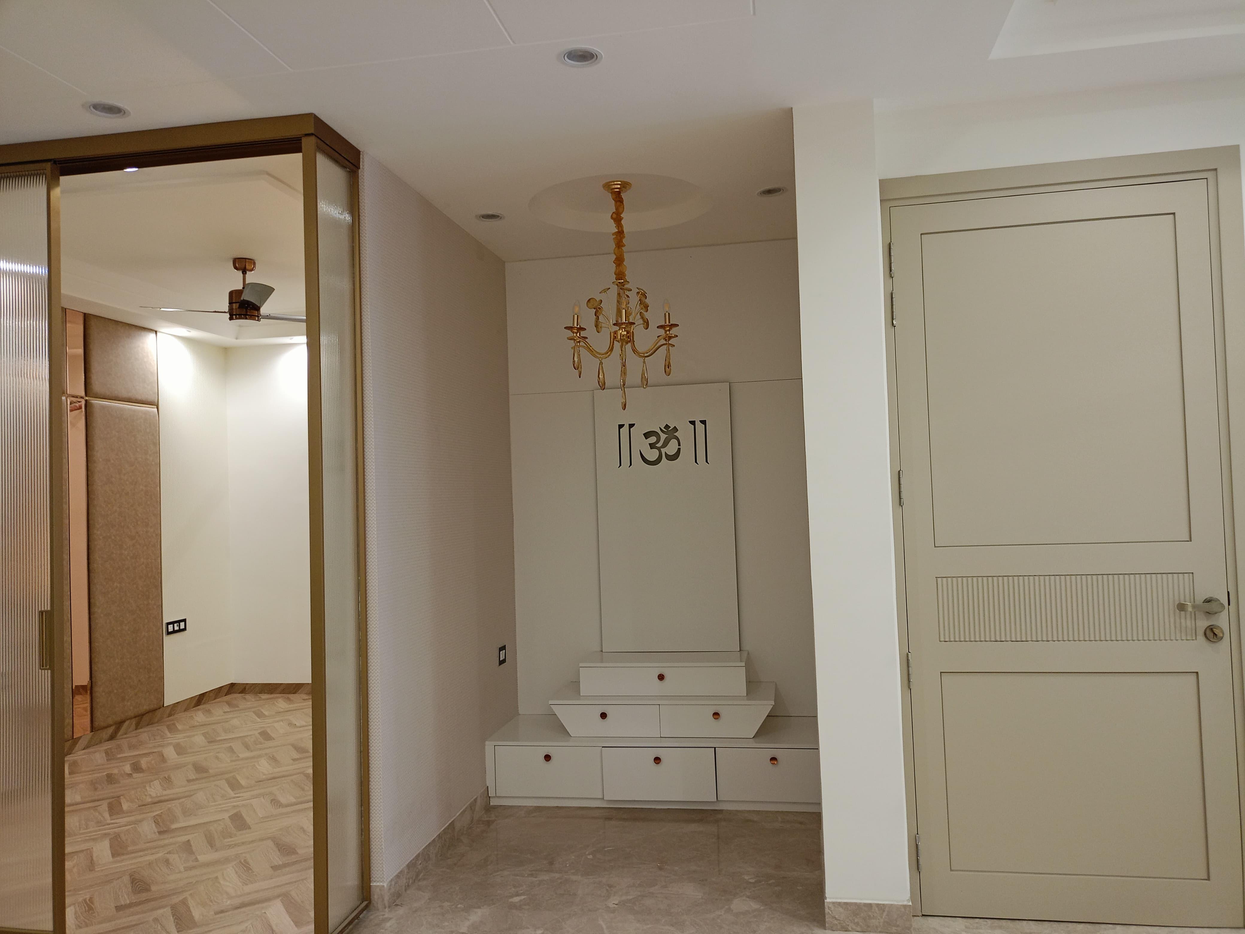 5 BHK SALE PROPERTY IN GYAN KHAND INDIRAPURAM TOP FLOOR