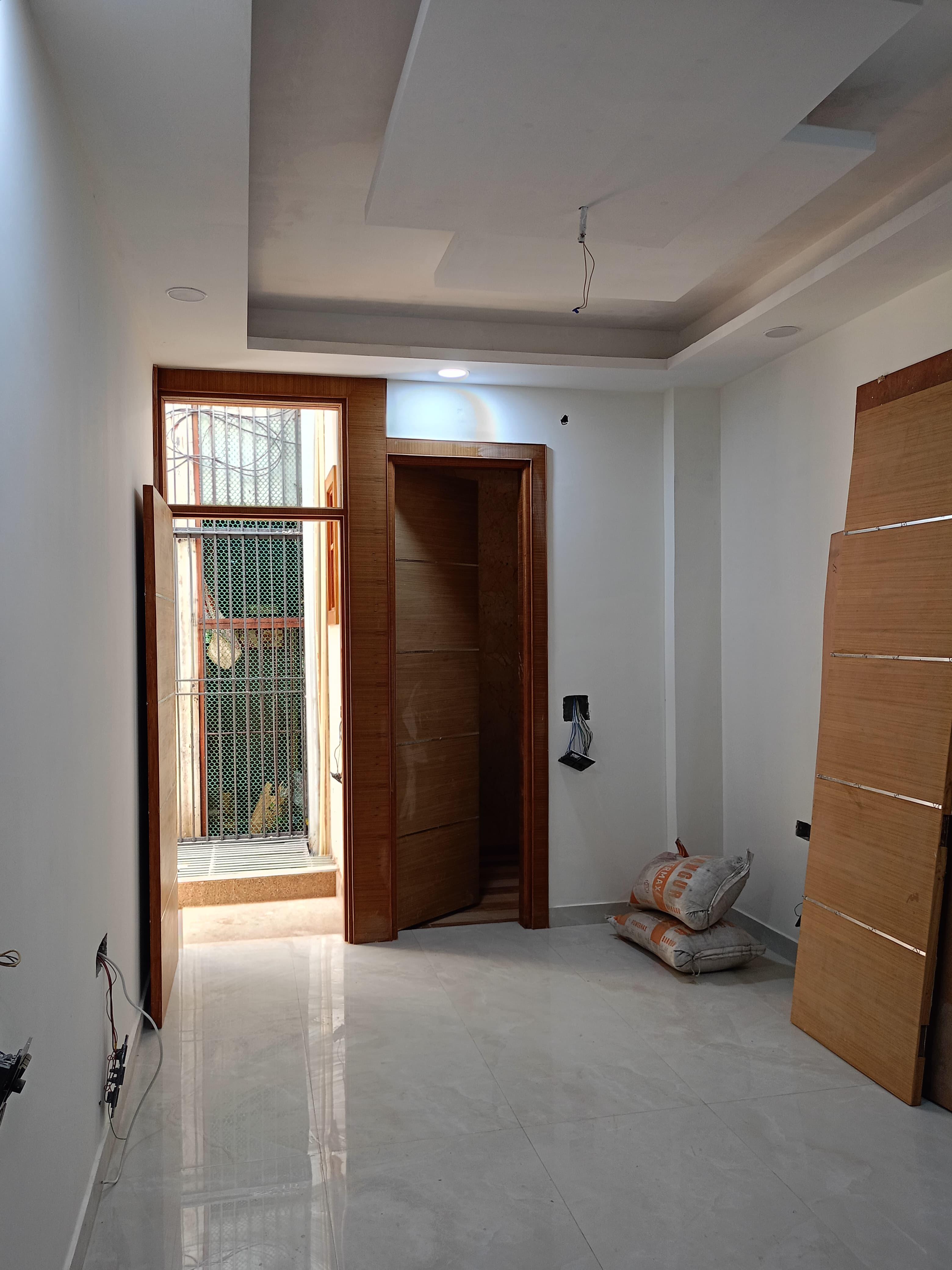 3 BHK Independent Floor in Shakti Khand Indirapuram For Sale