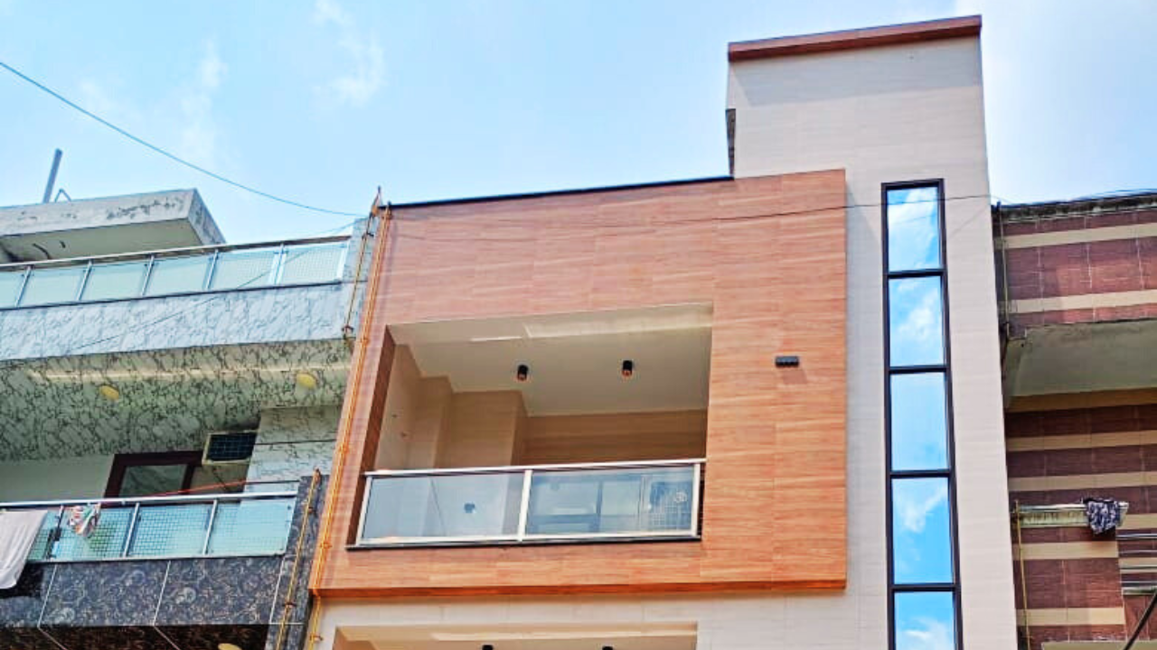 2 bhk property in niti khand 3